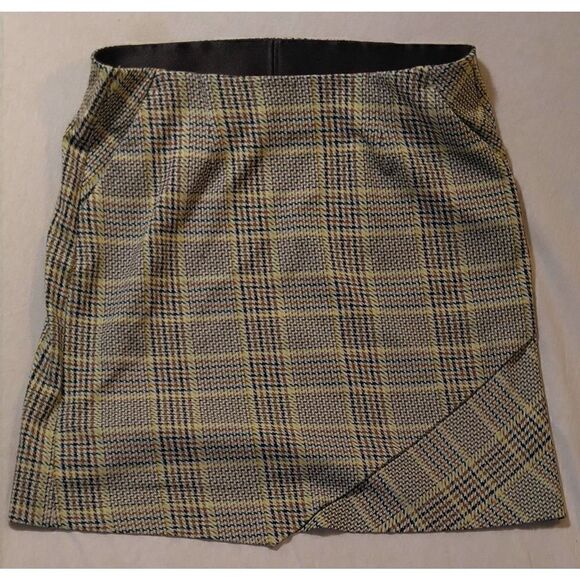 CABI PASTIME MINI SKIRT SIZE MEDIUM BROWN PLAID FRONT POCKETS SLIT - Picture 2 of 8